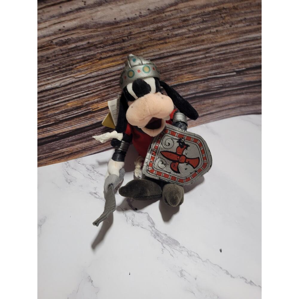 RARE 9" Goofy Sir Goofalot Retired Disney Store Beanie plush stuff goofy -flaw